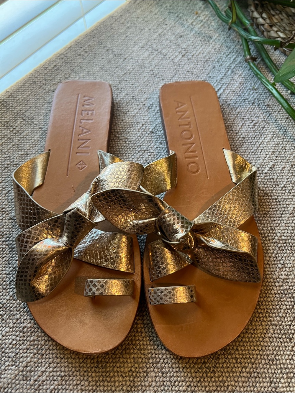 antonio melani sandals loyren Metallic Leather shoes flats women Sz 7